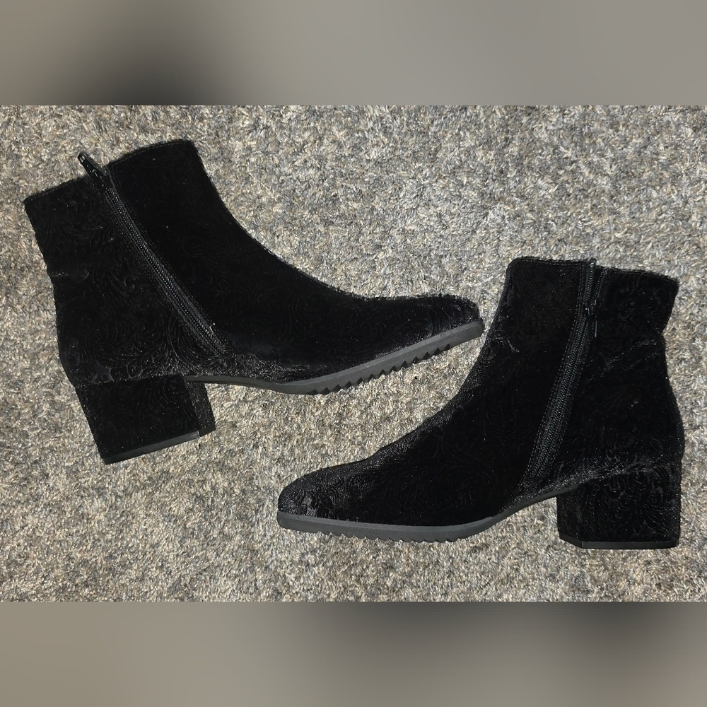 Vaneli Zeda black troppy velvet boots Womens Size 10 - Picture 6 of 9
